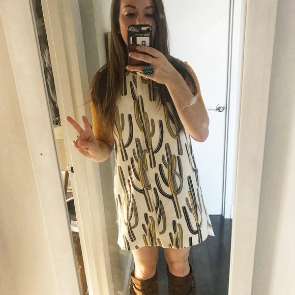 Meet your Posher, Carly - Picture 2 of 6